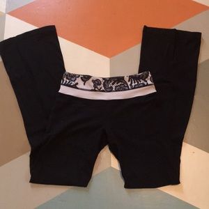 Size 4 lululemon Groove pant - VG used cond